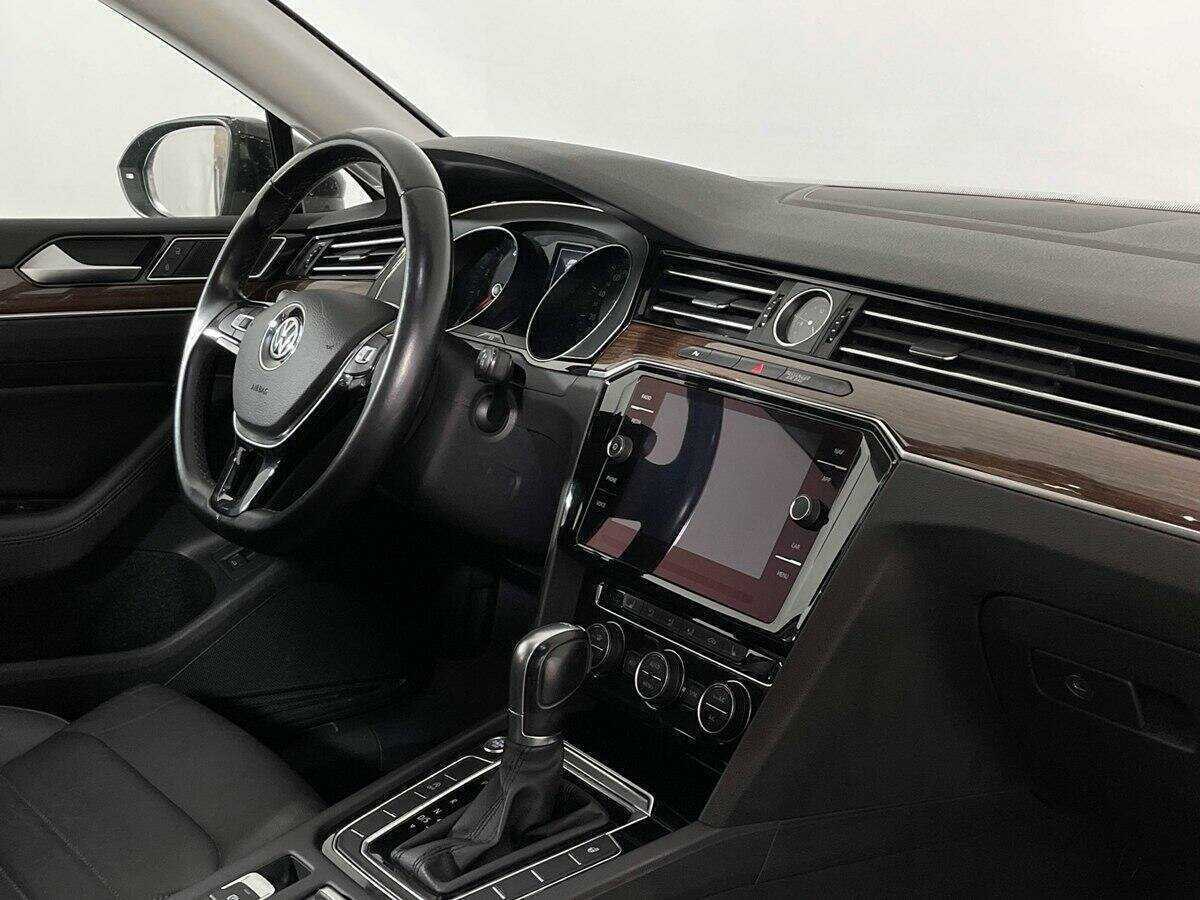 Volkswagen Passat с пробегом — 2018 год. Фото: #6
