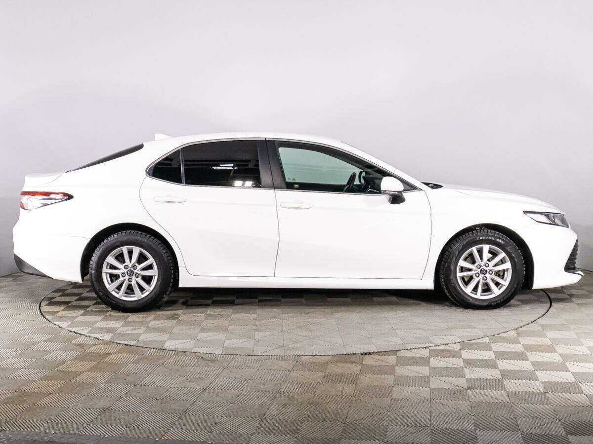 Toyota Camry с пробегом — 2019 год. Фото: #3