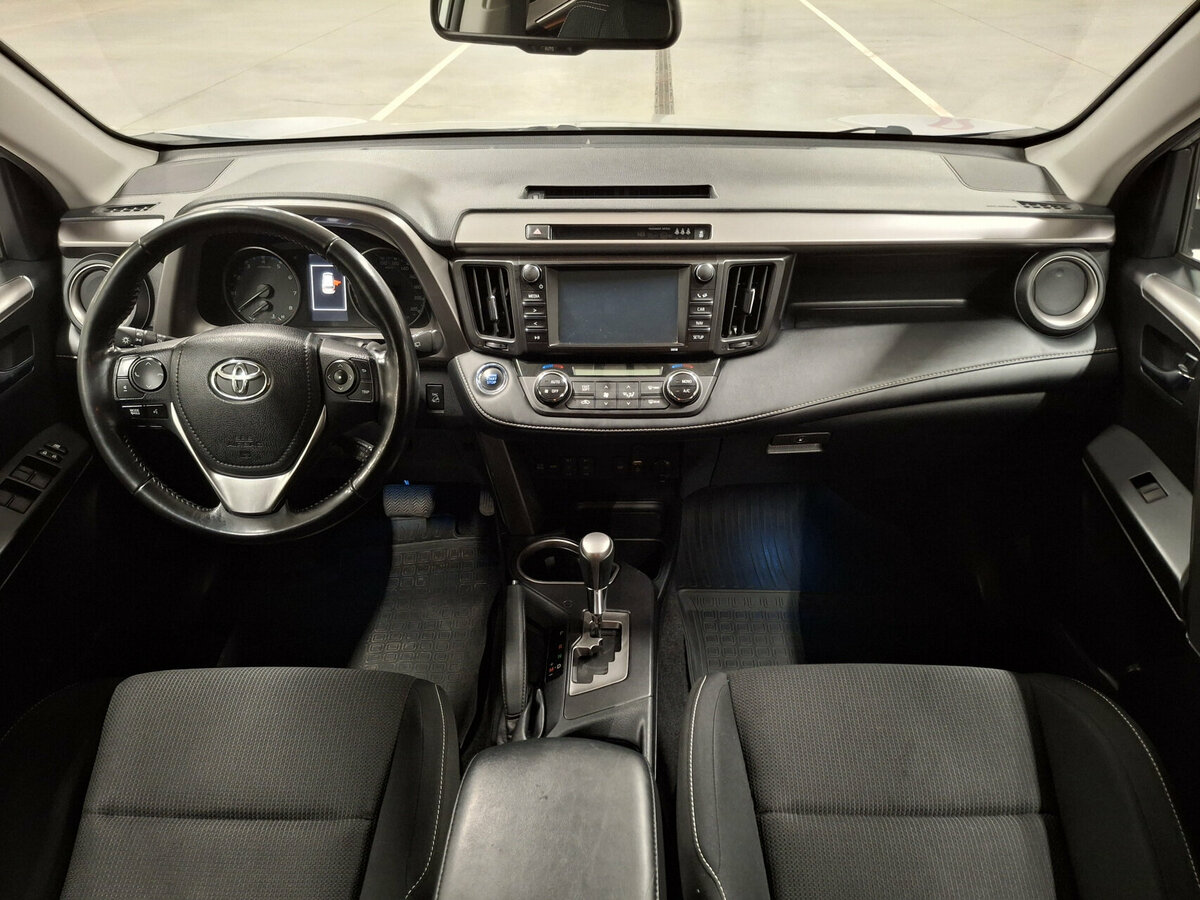 Toyota RAV4 с пробегом — 2019 год. Фото: #13