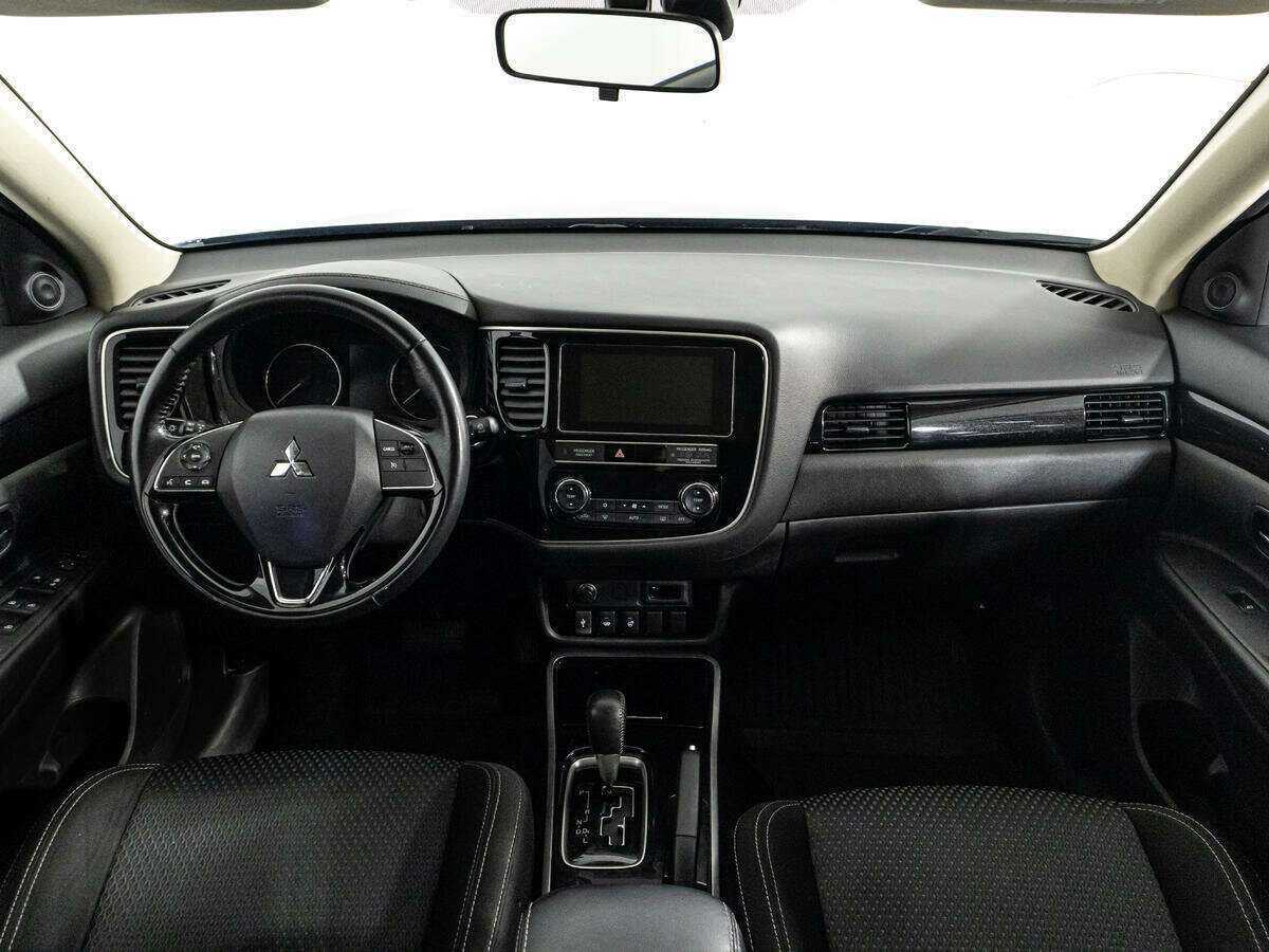 Mitsubishi Outlander с пробегом — 2019 год. Фото: #12