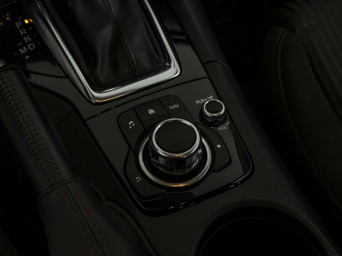 Mazda 3 с пробегом — 2015 год. Фото: #11