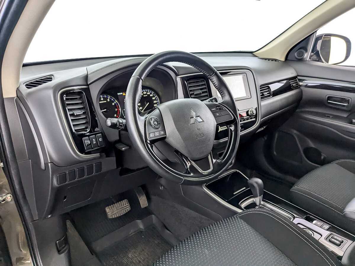 Mitsubishi Outlander с пробегом — 2021 год. Фото: #12