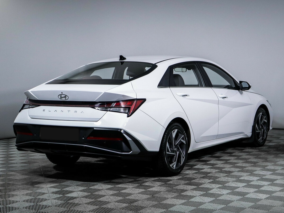 Hyundai Elantra с пробегом — 2023 год. Фото: #4