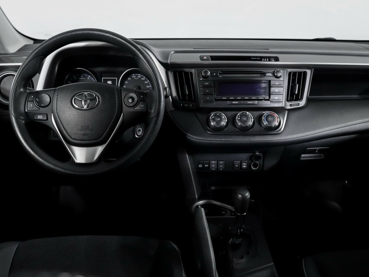 Toyota RAV4 с пробегом — 2017 год. Фото: #11