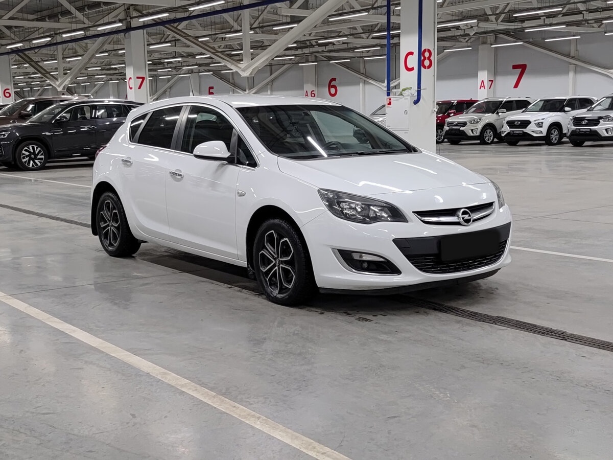 Opel Astra с пробегом — 2013 год. Фото: #2