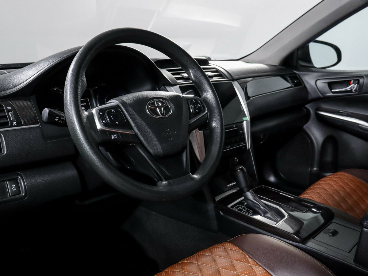 Toyota Camry с пробегом — 2016 год. Фото: #10