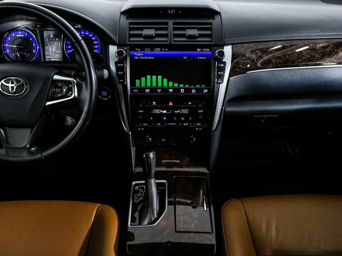 Toyota Camry с пробегом — 2016 год. Фото: #11