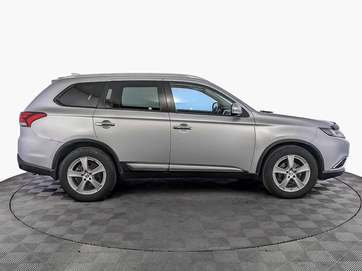 Mitsubishi Outlander с пробегом — 2017 год. Фото: #3