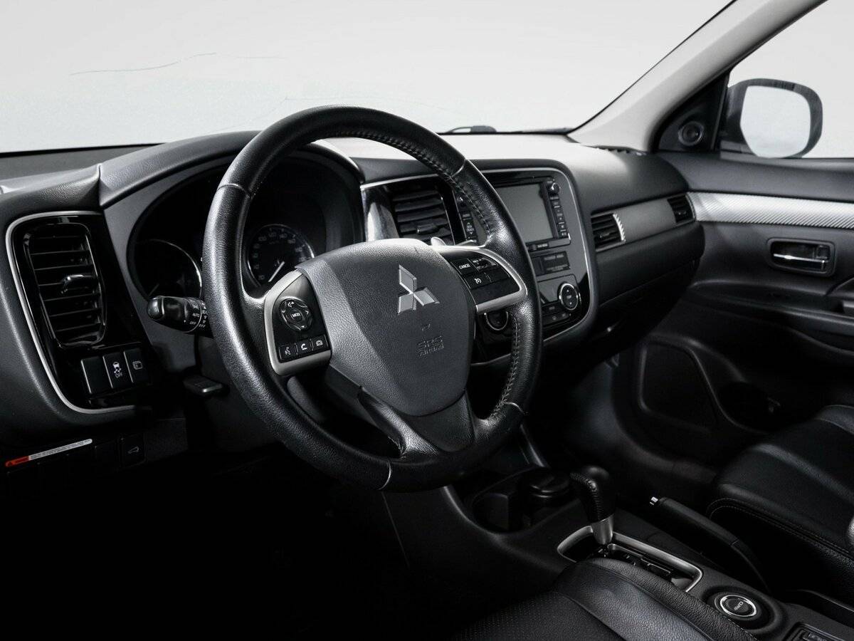Mitsubishi Outlander с пробегом — 2012 год. Фото: #12