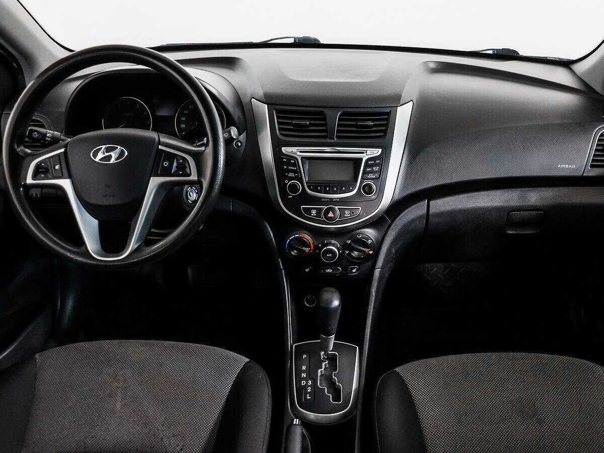 Hyundai Solaris с пробегом — 2014 год. Фото: #10