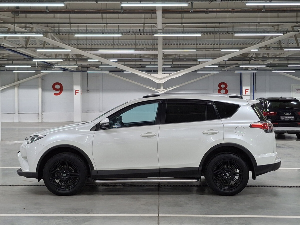 Toyota RAV4 с пробегом — 2017 год. Фото: #7