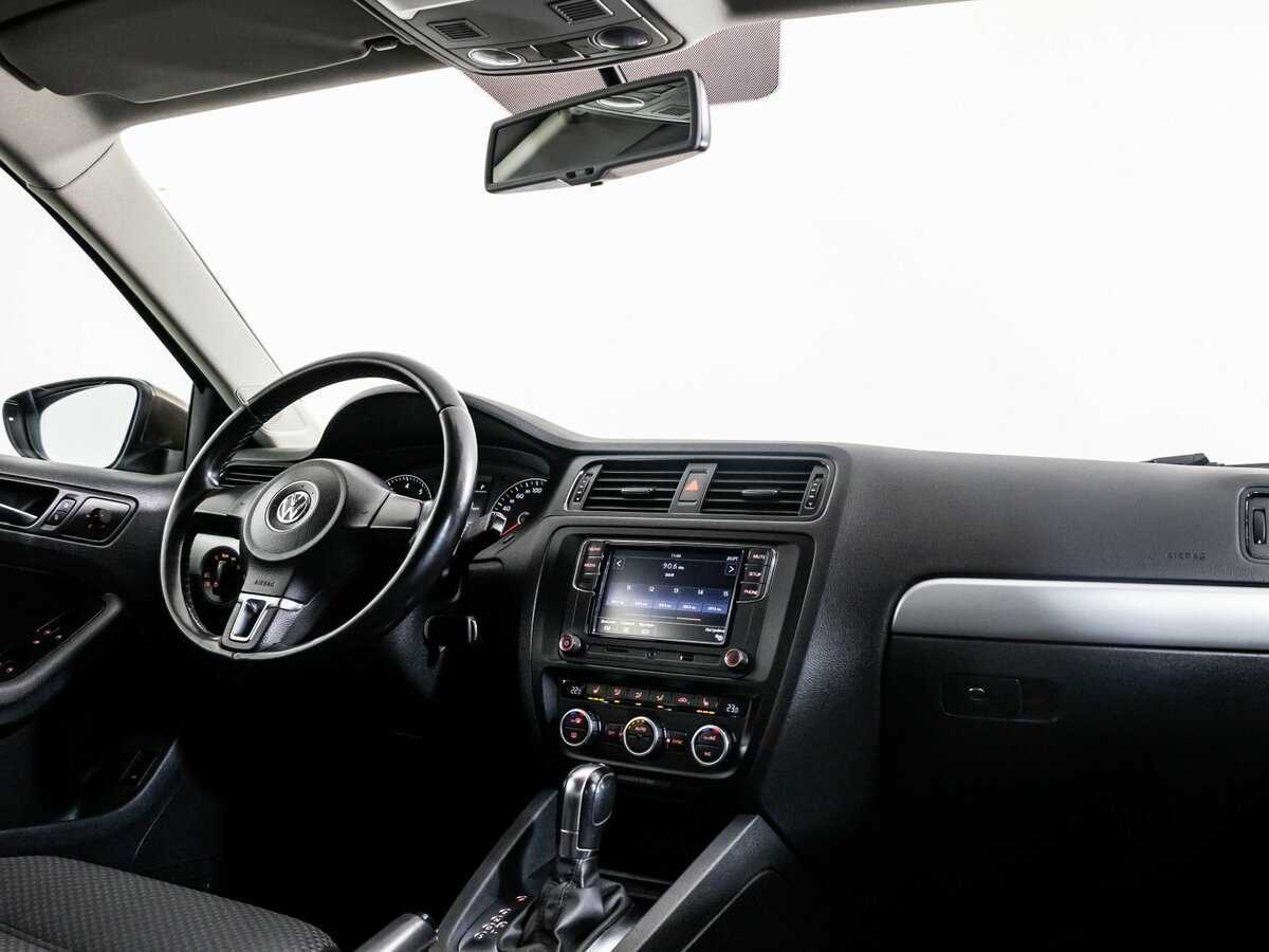 Volkswagen Jetta с пробегом — 2012 год. Фото: #6