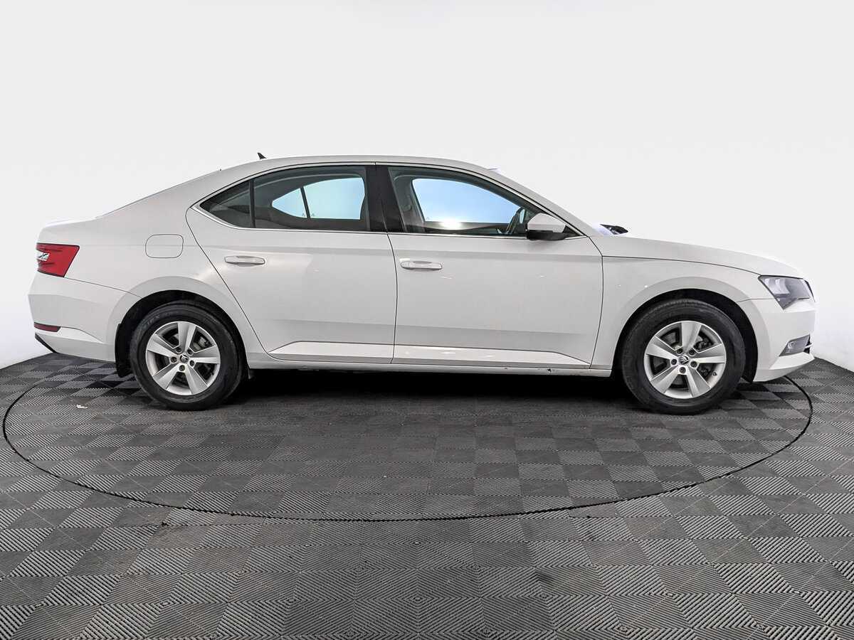 Skoda Superb с пробегом — 2017 год. Фото: #3