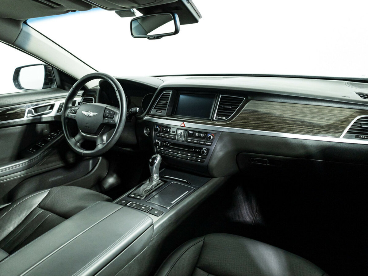 Hyundai Genesis с пробегом — 2015 год. Фото: #8