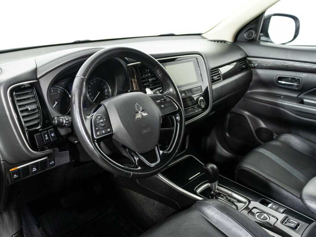 Mitsubishi Outlander с пробегом — 2018 год. Фото: #10