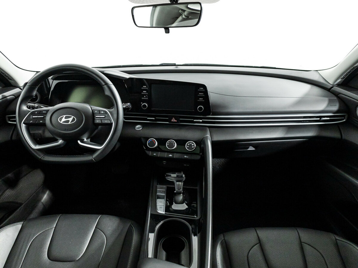 Hyundai Elantra с пробегом — 2023 год. Фото: #11
