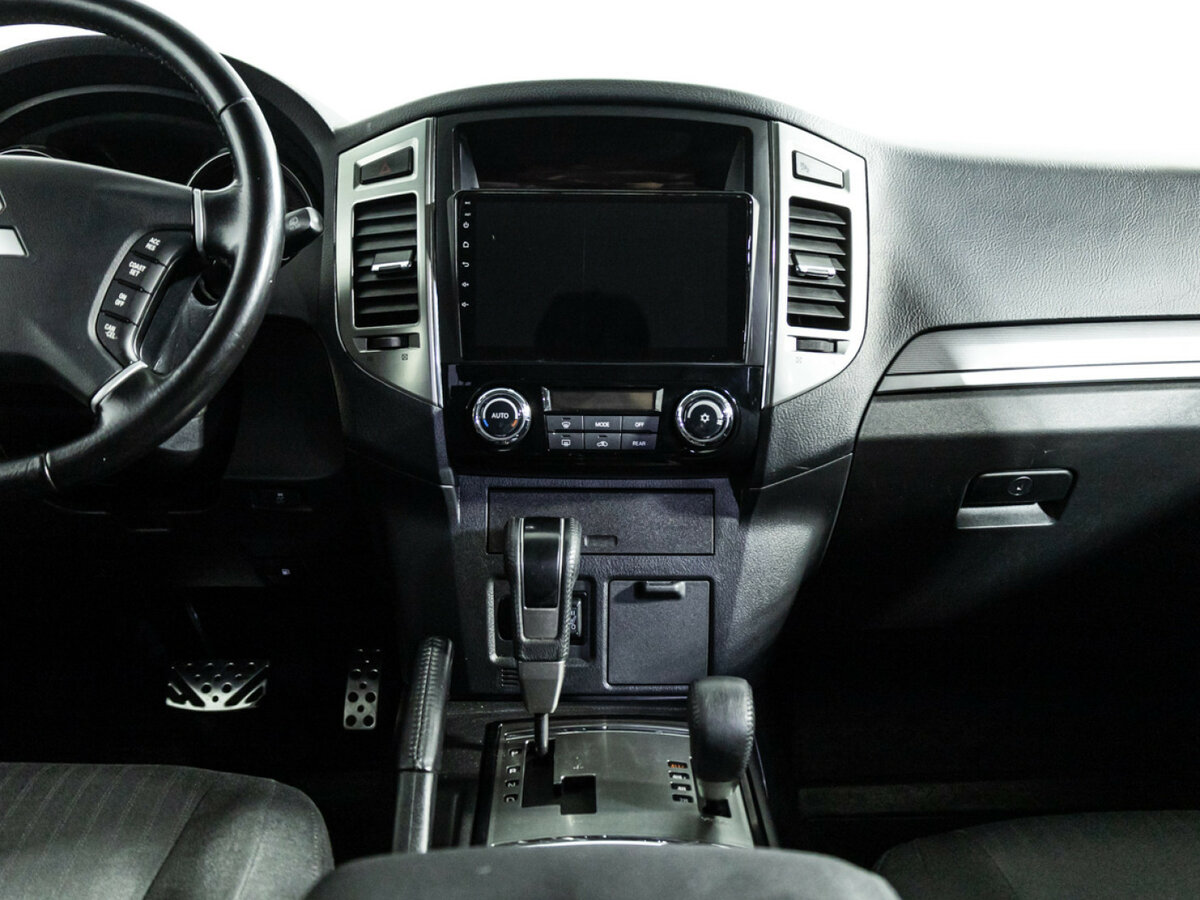 Mitsubishi Pajero с пробегом — 2015 год. Фото: #12