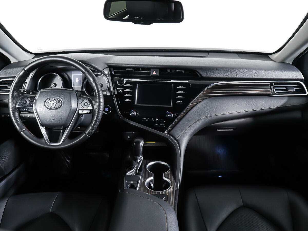Toyota Camry с пробегом — 2019 год. Фото: #9