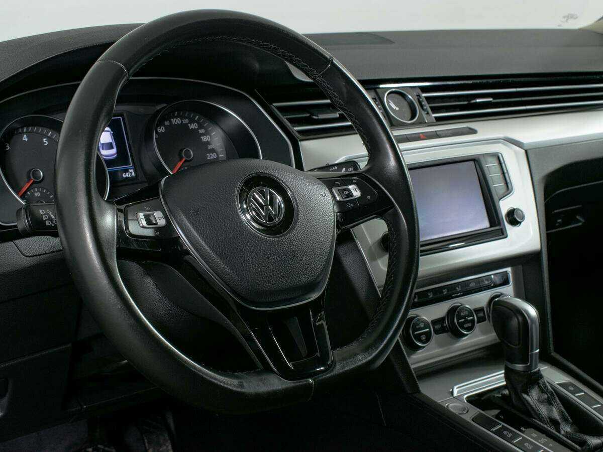 Volkswagen Passat с пробегом — 2017 год. Фото: #11