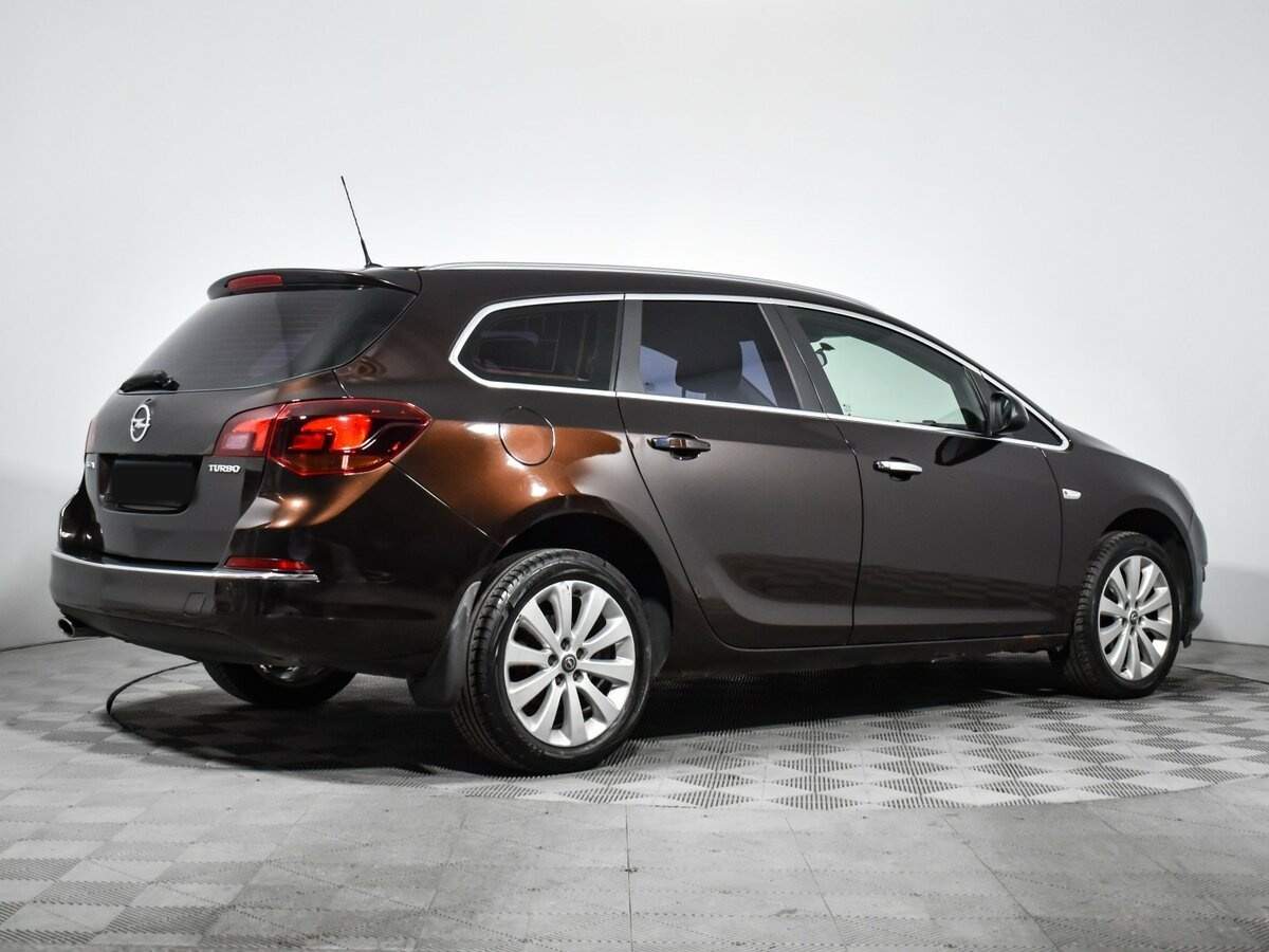 Opel Astra с пробегом — 2013 год. Фото: #3