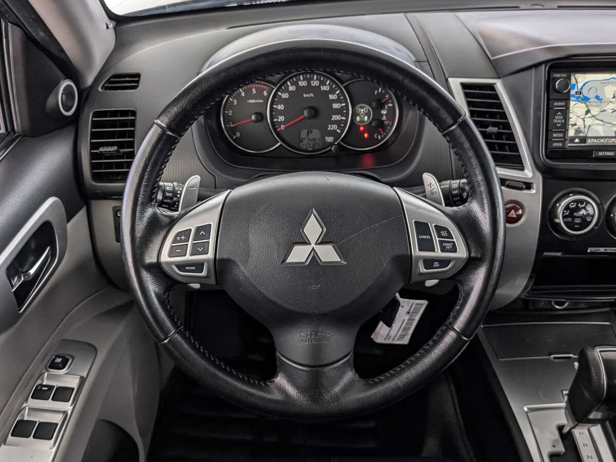 Mitsubishi Pajero Sport с пробегом — 2013 год. Фото: #21
