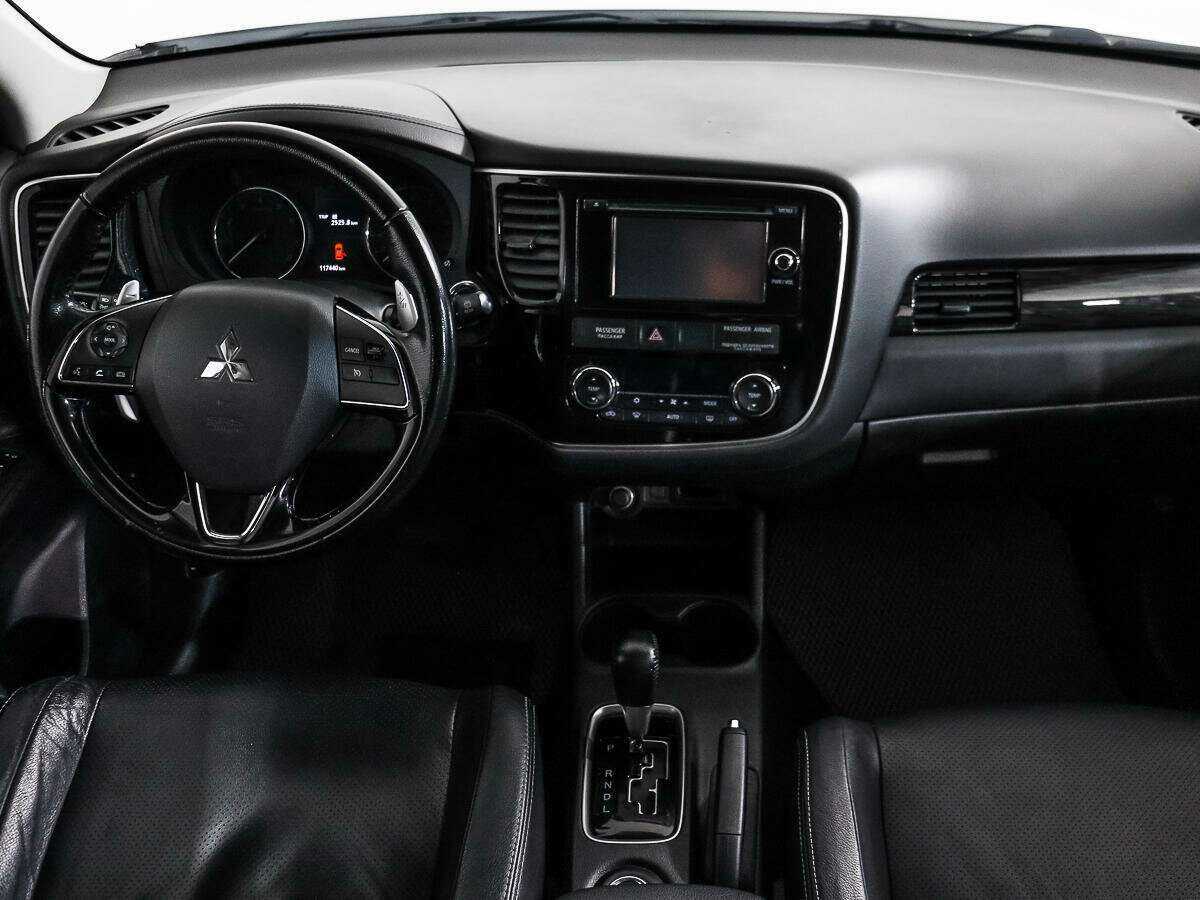 Mitsubishi Outlander с пробегом — 2016 год. Фото: #13