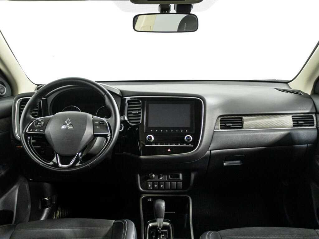 Mitsubishi Outlander с пробегом — 2021 год. Фото: #12