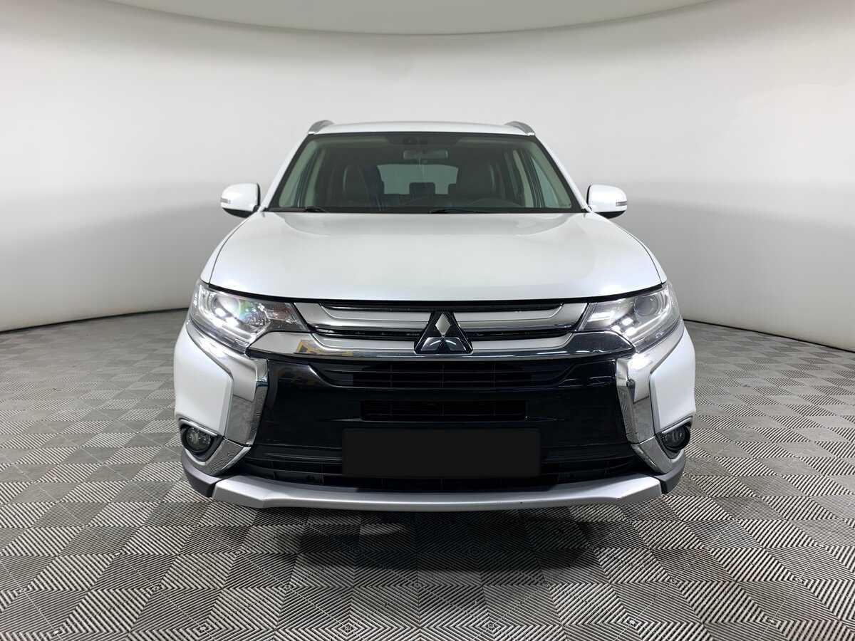 Mitsubishi Outlander с пробегом — 2016 год. Фото: #1