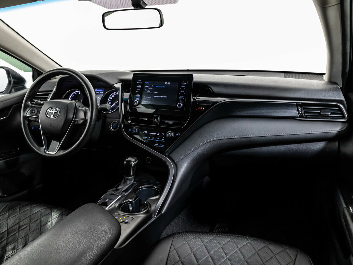 Toyota Camry с пробегом — 2021 год. Фото: #6