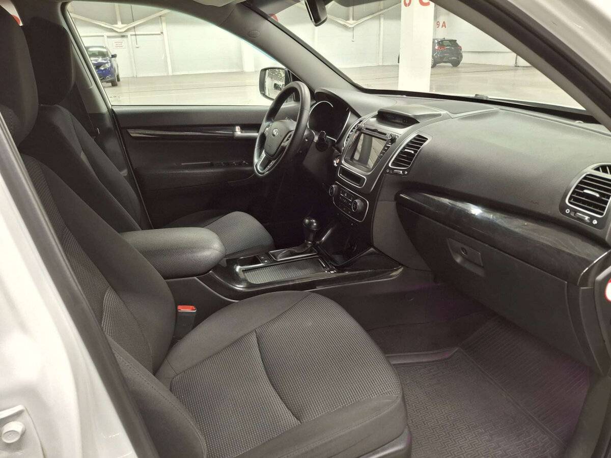 Kia Sorento с пробегом — 2017 год. Фото: #10