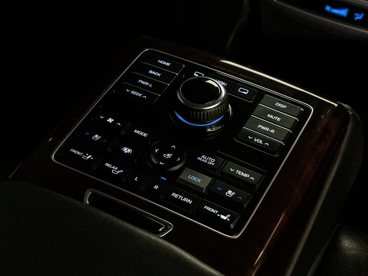 Hyundai Equus с пробегом — 2015 год. Фото: #19
