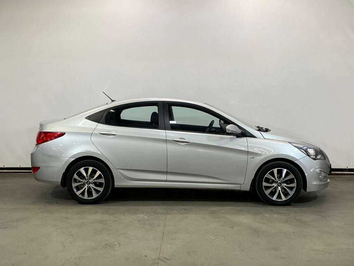 Hyundai Solaris с пробегом — 2015 год. Фото: #3