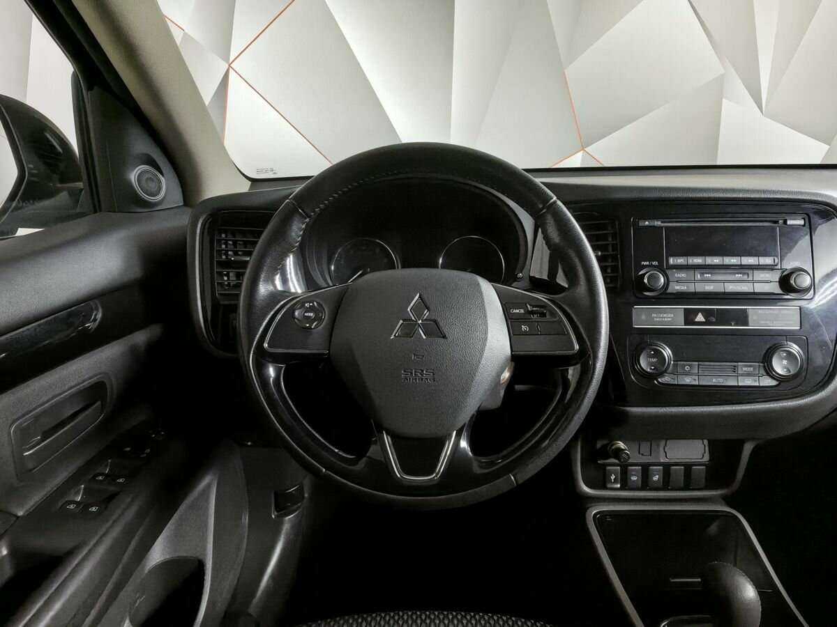 Mitsubishi Outlander с пробегом — 2018 год. Фото: #12
