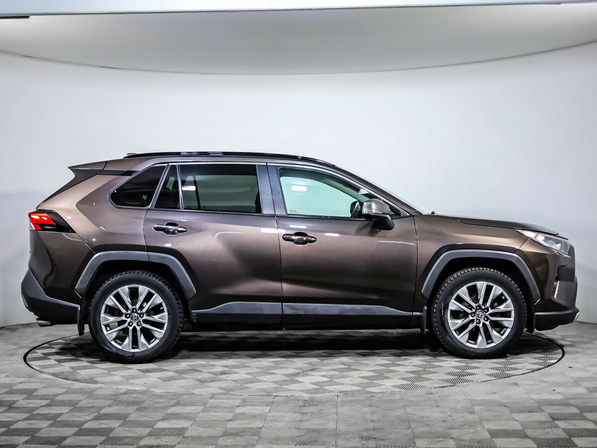 Toyota RAV4 с пробегом — 2019 год. Фото: #3