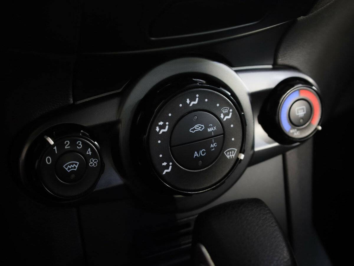 Ford Fiesta с пробегом — 2016 год. Фото: #14