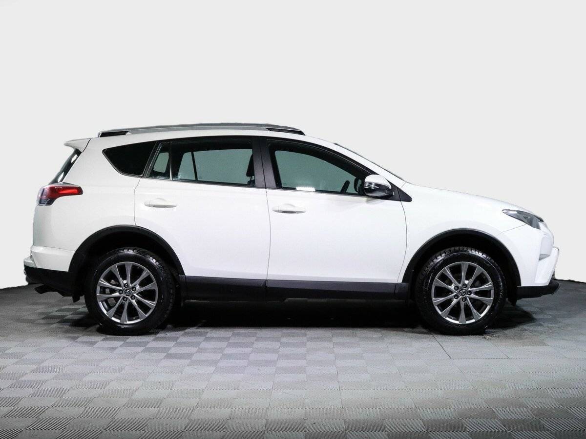Toyota RAV4 с пробегом — 2017 год. Фото: #3