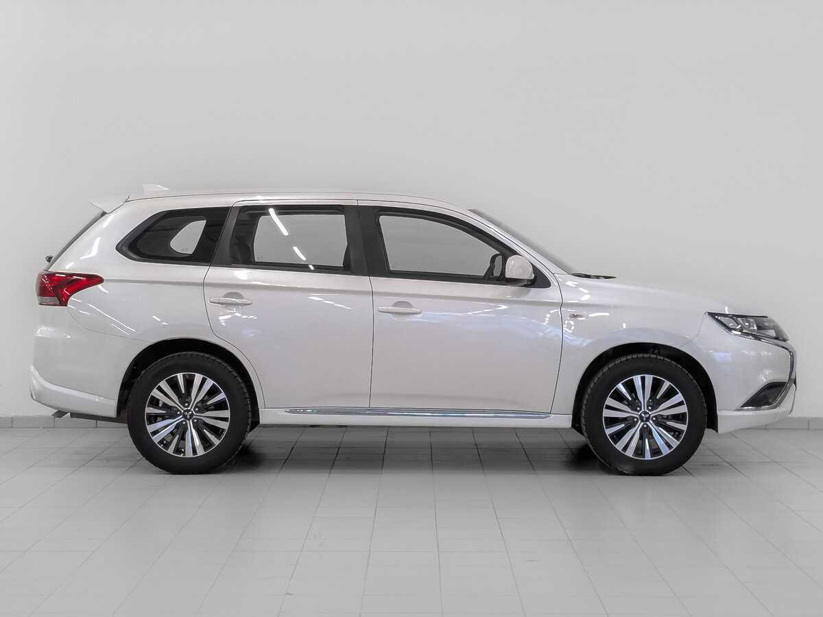 Mitsubishi Outlander с пробегом — 2022 год. Фото: #3