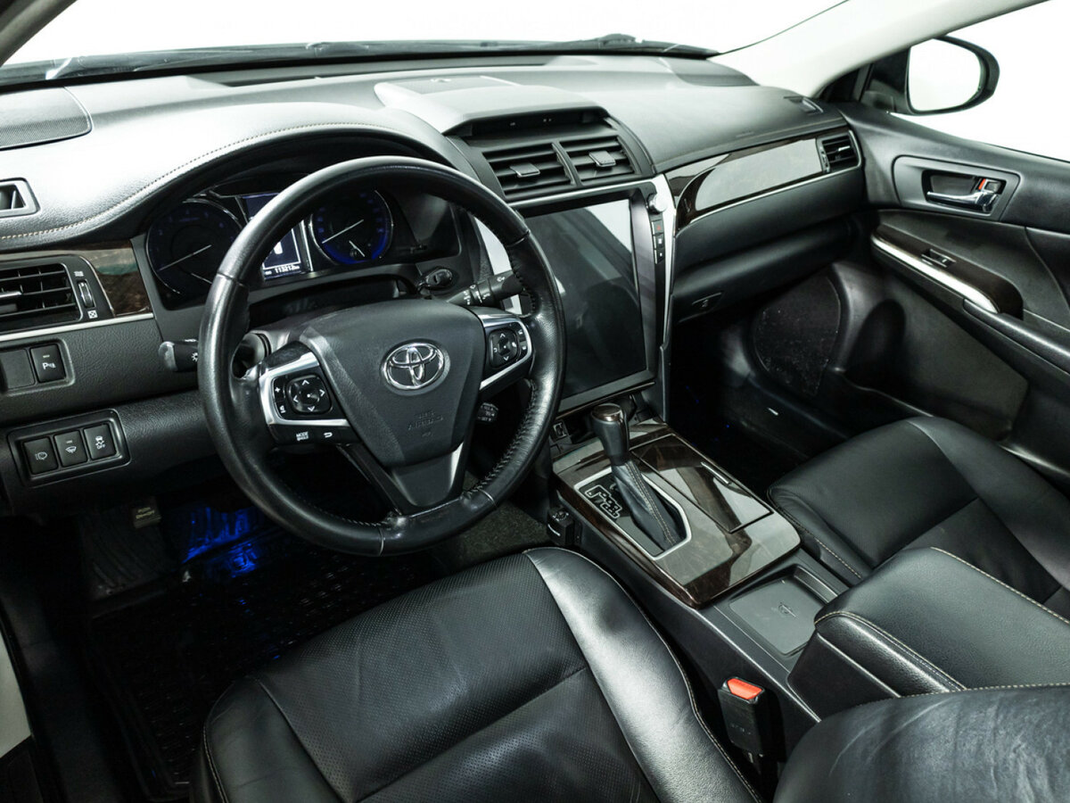 Toyota Camry с пробегом — 2017 год. Фото: #10
