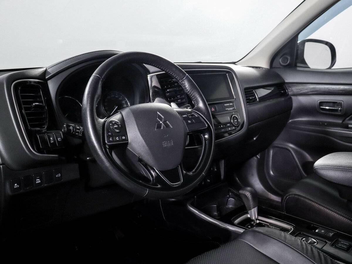 Mitsubishi Outlander с пробегом — 2018 год. Фото: #9