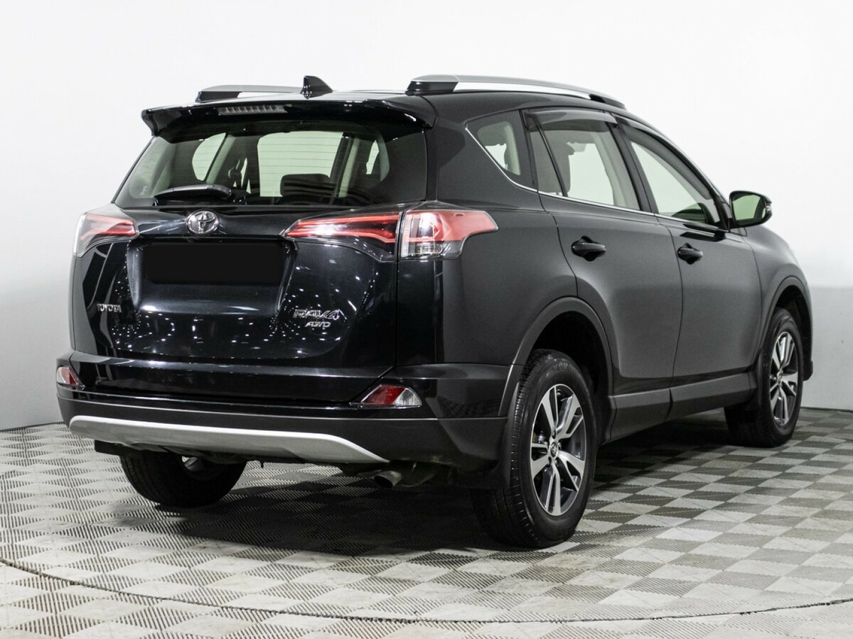 Toyota RAV4 с пробегом — 2016 год. Фото: #4