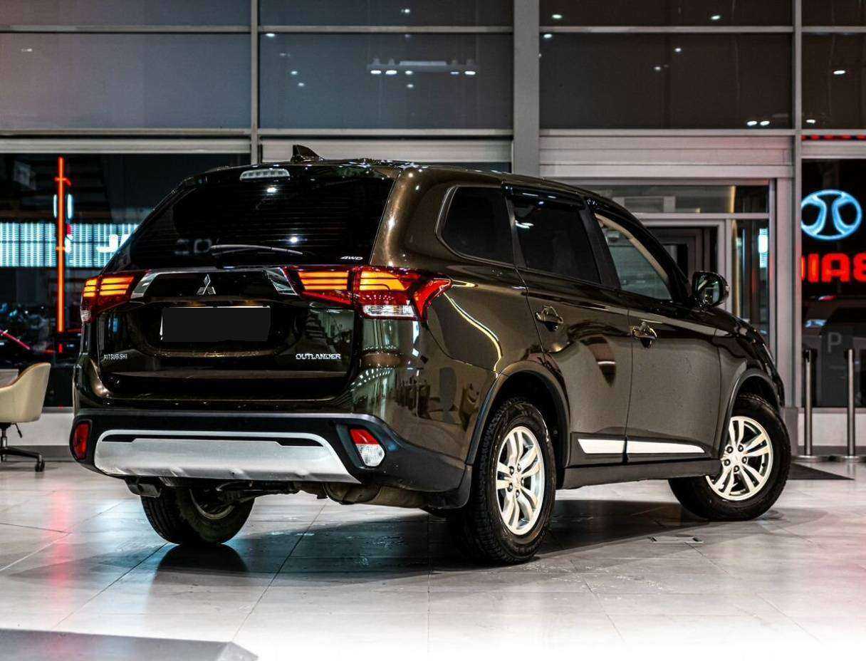 Mitsubishi Outlander с пробегом — 2018 год. Фото: #2