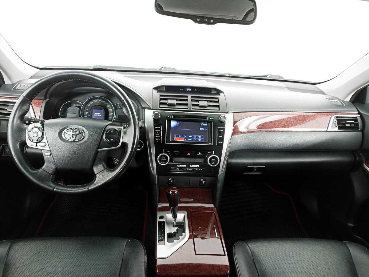 Toyota Camry с пробегом — 2014 год. Фото: #9