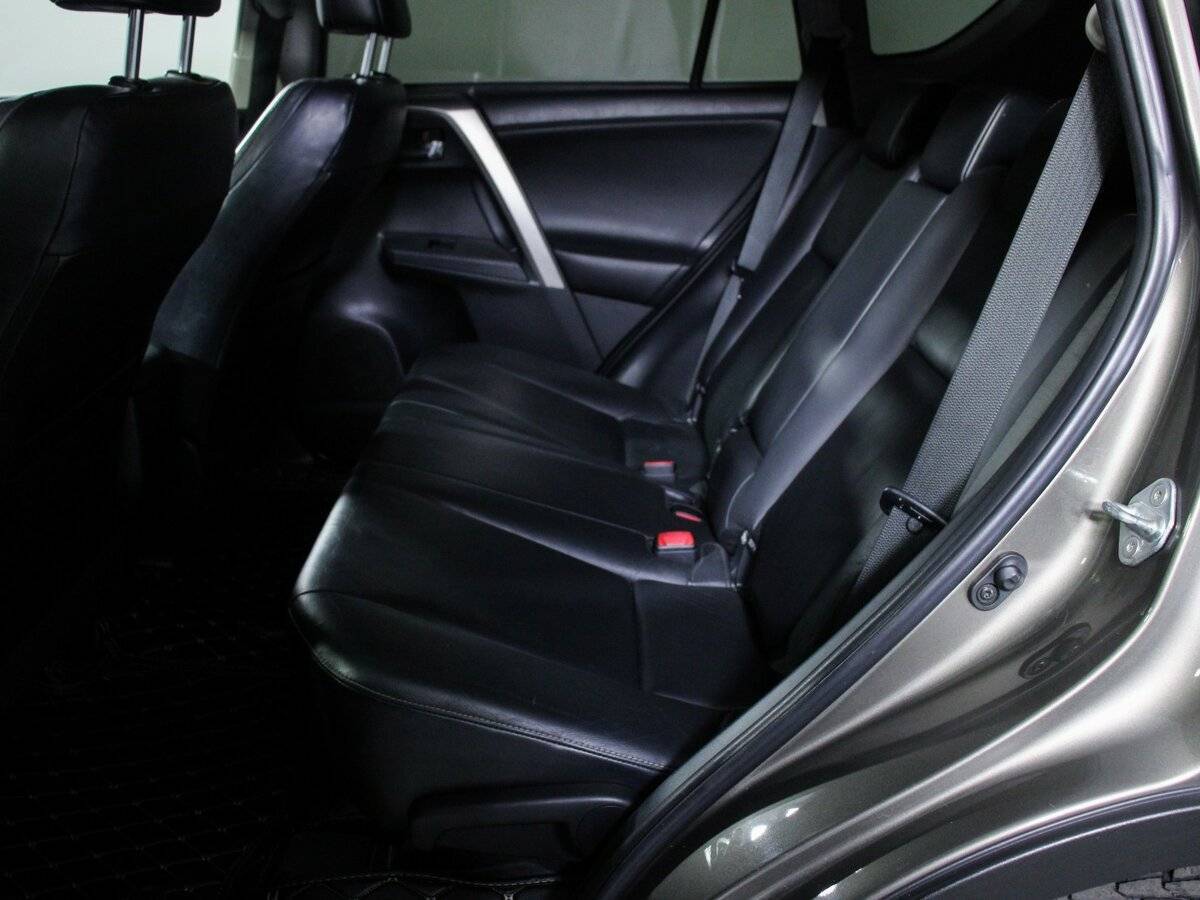 Toyota RAV4 с пробегом — 2013 год. Фото: #7