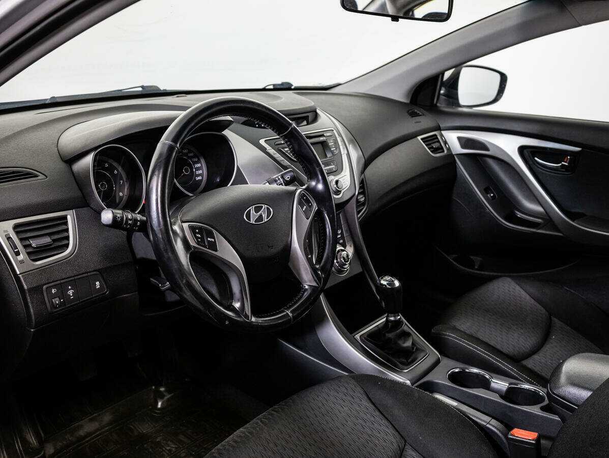 Hyundai Elantra с пробегом — 2013 год. Фото: #10