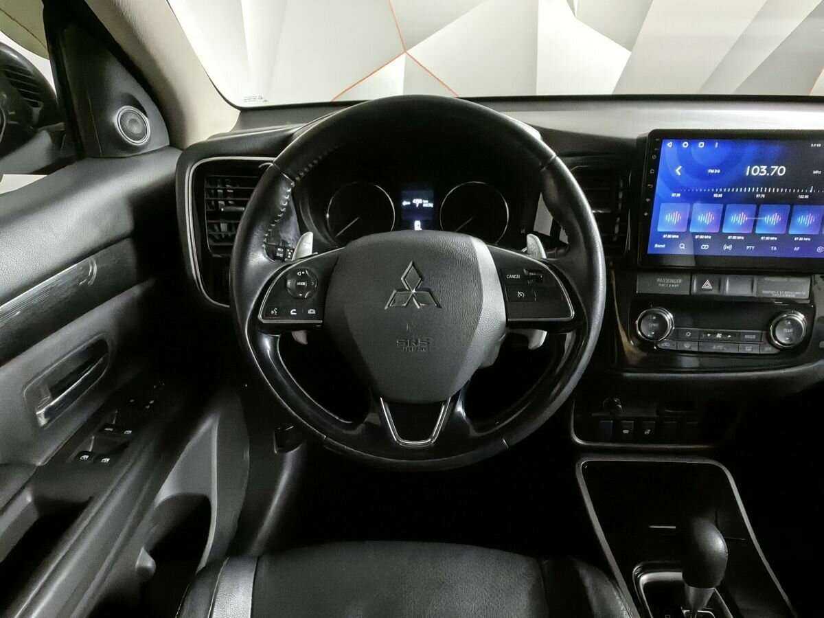 Mitsubishi Outlander с пробегом — 2017 год. Фото: #14