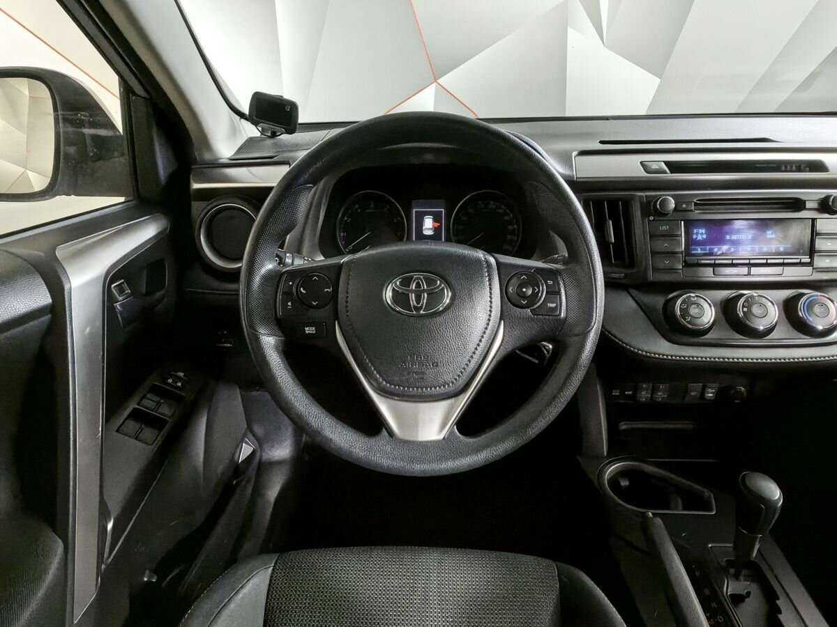 Toyota RAV4 с пробегом — 2016 год. Фото: #13