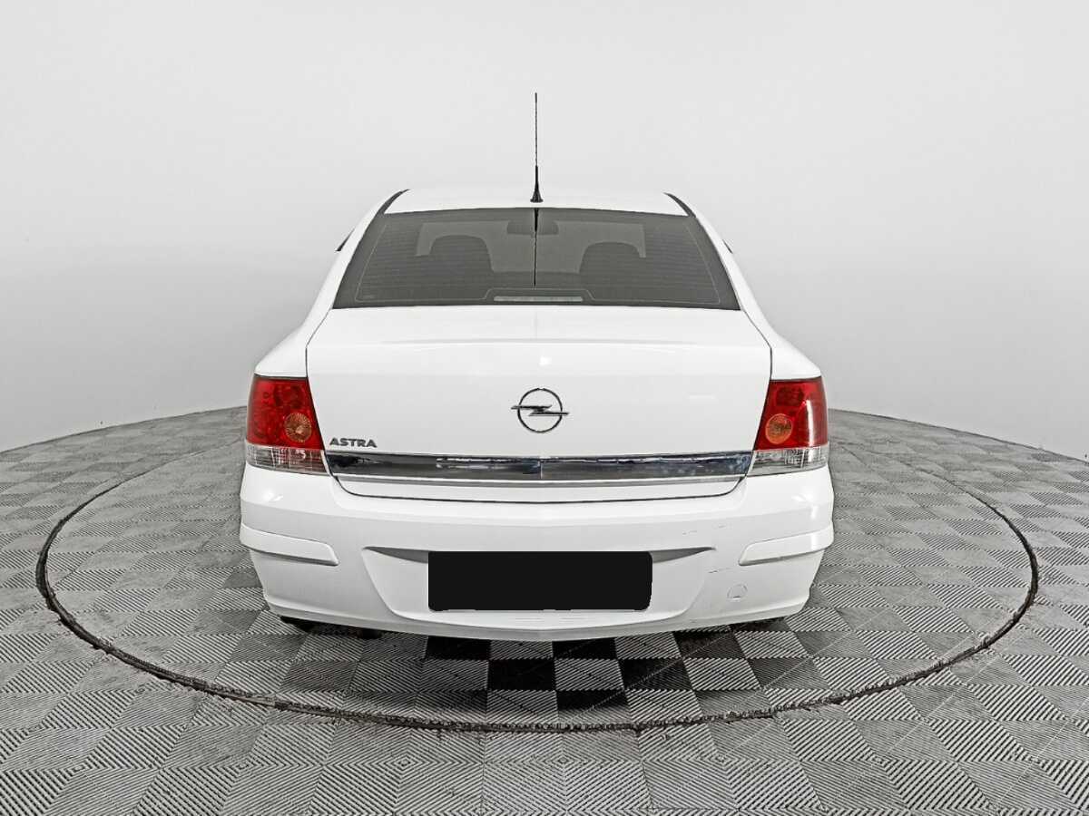 Opel Astra с пробегом — 2013 год. Фото: #5