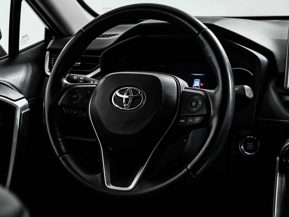 Toyota RAV4 с пробегом — 2021 год. Фото: #11