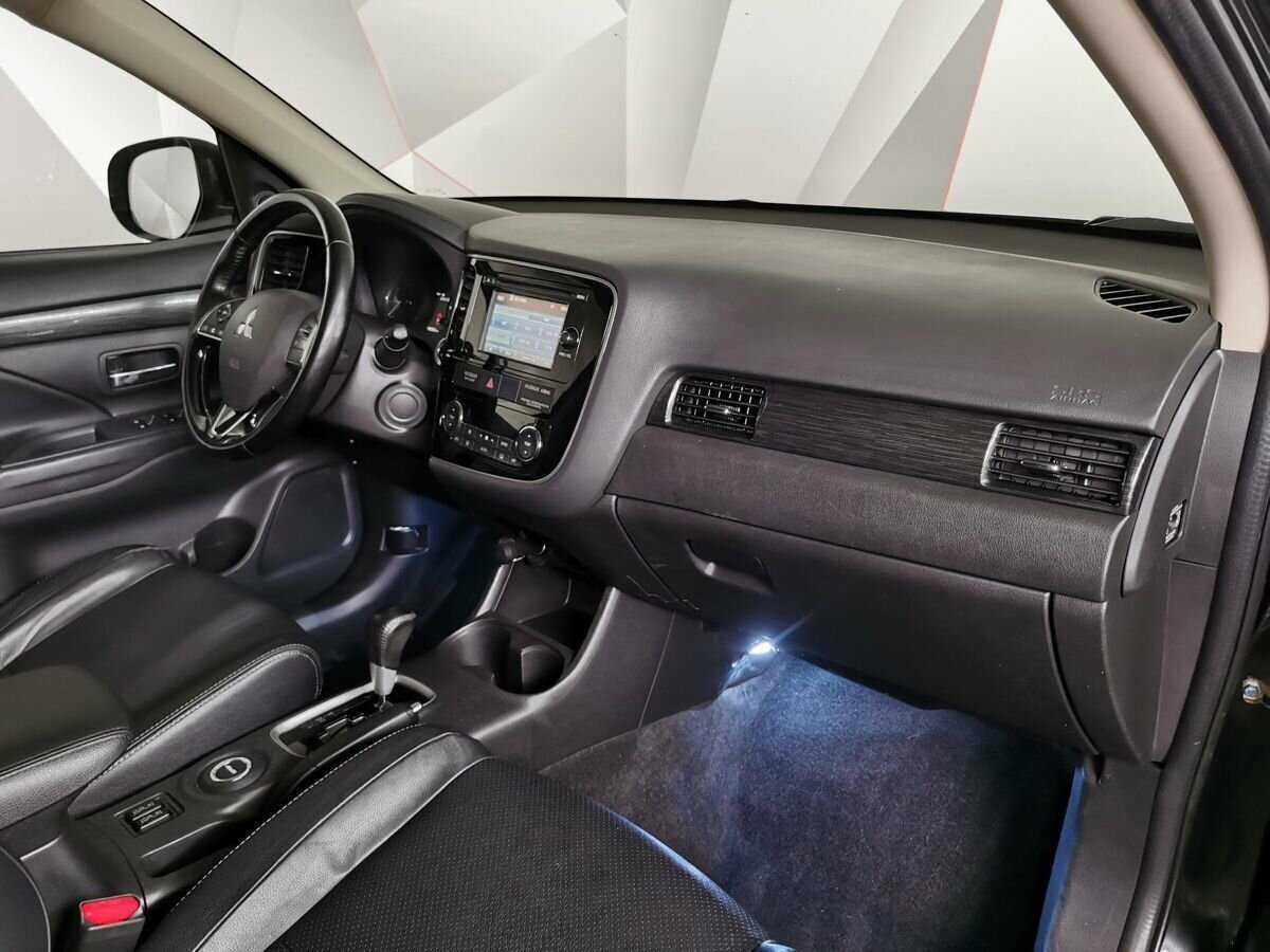 Mitsubishi Outlander с пробегом — 2016 год. Фото: #8