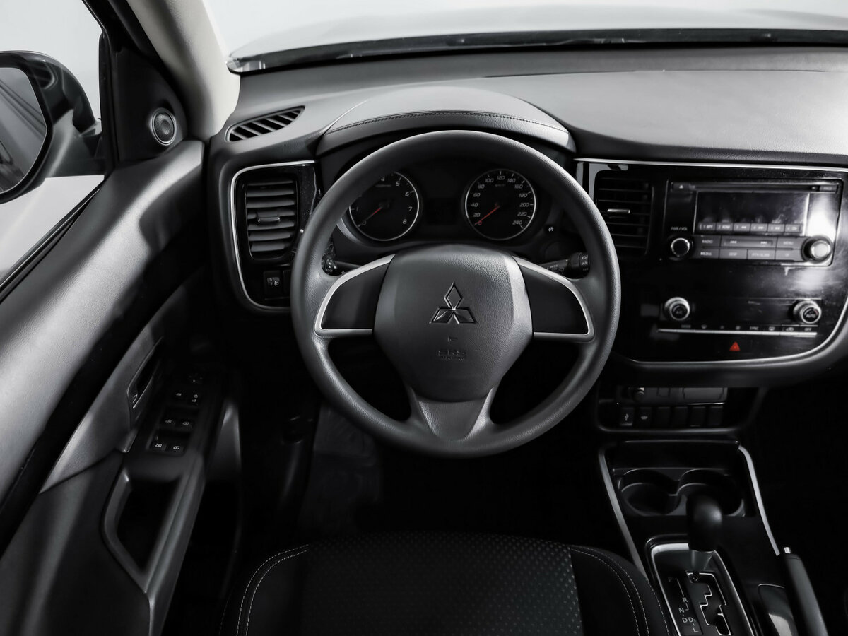 Mitsubishi Outlander с пробегом — 2020 год. Фото: #9